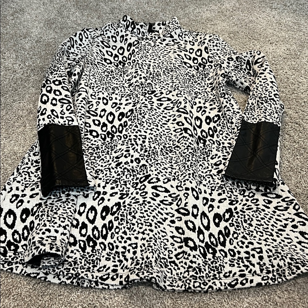 Tyler Böe Leopard Mock Neck Tunic Top XS Faux Leather Elbow Patches Black White - Picture 13 of 16